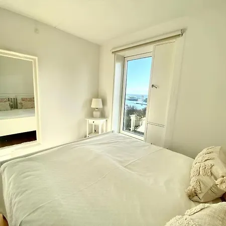 Penthouse - Amazing Views & Hygge Apartment