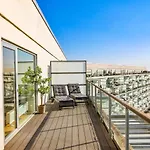 Penthouse - Amazing Views & Hygge Apartmán *