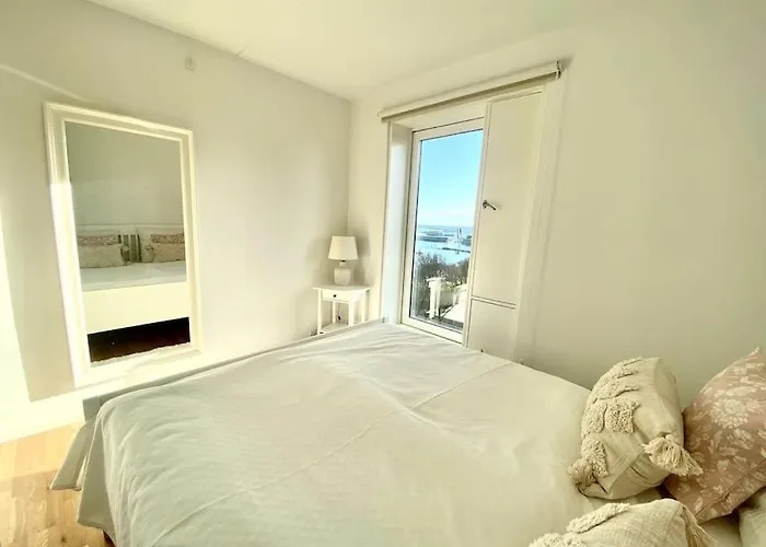 Penthouse - Amazing Views & Hygge Lejlighed