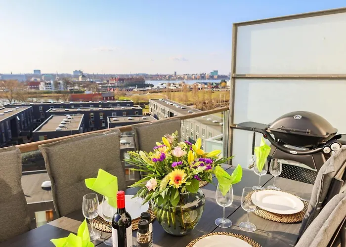 Penthouse - Amazing Views & Hygge Apartman